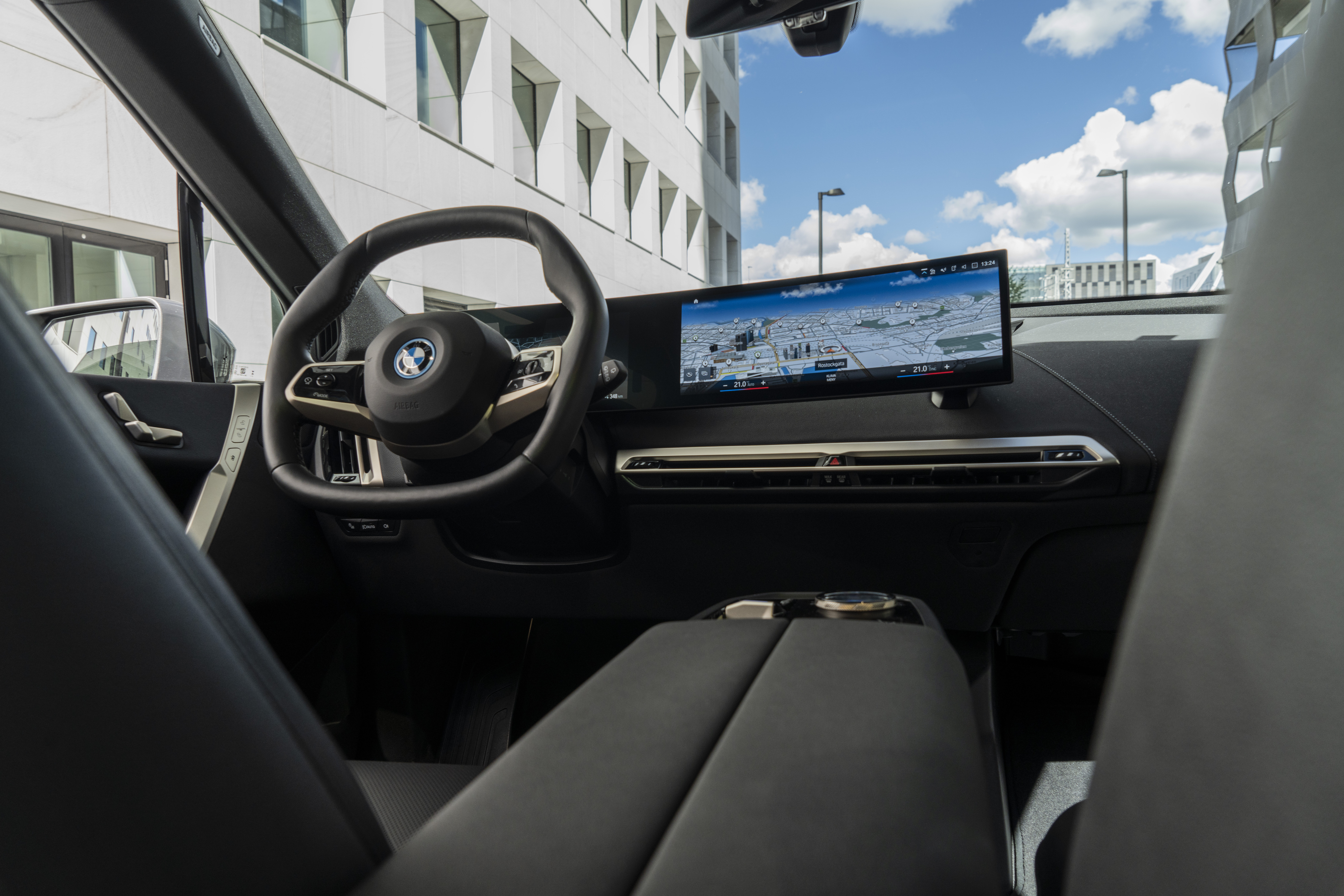 BMW iX_016
